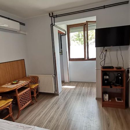 Rozsa Apartman Jula Exterior foto